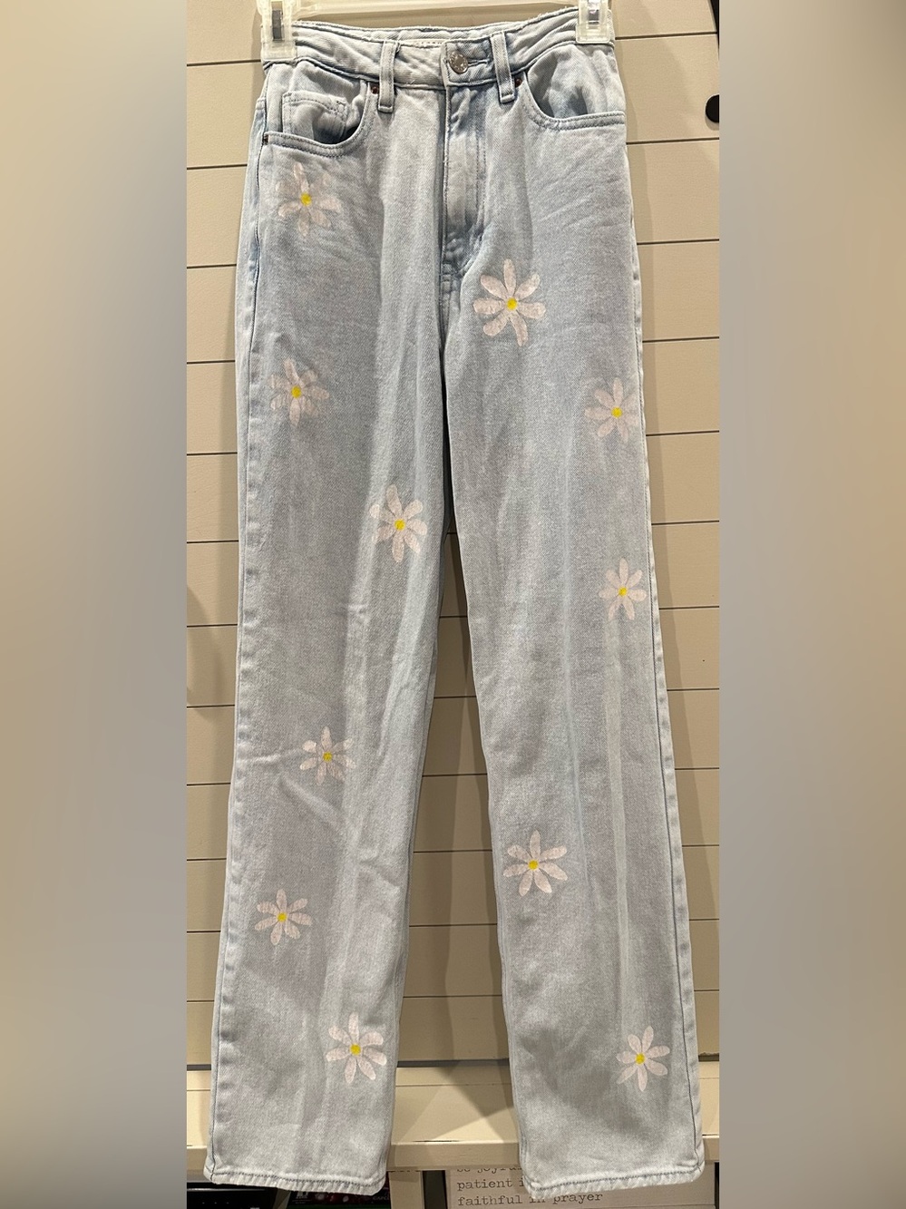 PacSun 90’s Boyfriend Jeans with White Daisy Print Size 23 (00)